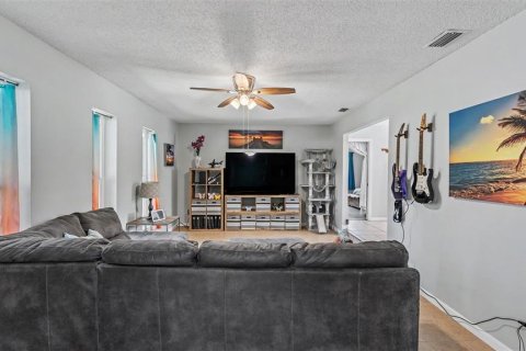 House in Lakeland, Florida 4 bedrooms, 288.28 sq.m. № 2231930 - photo 7