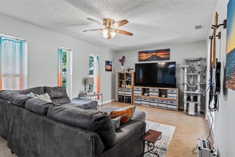 House in Lakeland, Florida 4 bedrooms, 288.28 sq.m. № 2231930 - photo 8