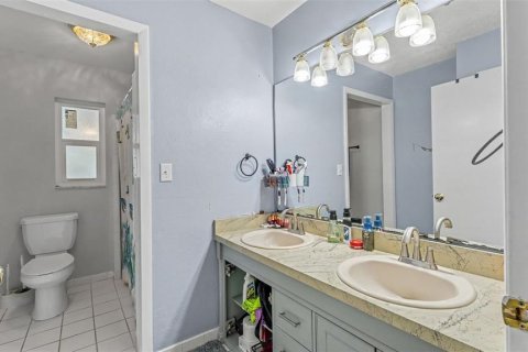 House in Lakeland, Florida 4 bedrooms, 288.28 sq.m. № 2231930 - photo 30