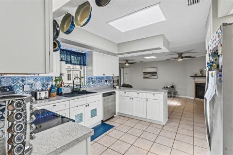 House in Lakeland, Florida 4 bedrooms, 288.28 sq.m. № 2231930 - photo 19