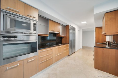 Condo in Miami, Florida, 2 bedrooms  № 1979945 - photo 7