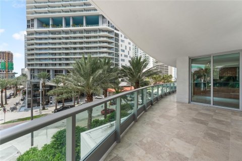 Condo in Miami, Florida, 2 bedrooms  № 1979945 - photo 24