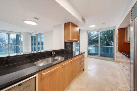 Condo in Miami, Florida, 2 bedrooms  № 1979945 - photo 6