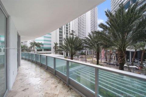Condo in Miami, Florida, 2 bedrooms  № 1979945 - photo 21