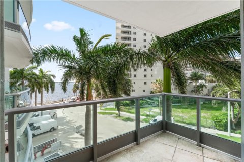 Condo in Miami, Florida, 2 bedrooms  № 1979945 - photo 25