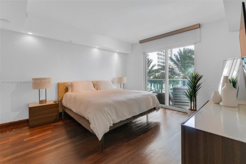 Condo in Miami, Florida, 2 bedrooms  № 1979945 - photo 11