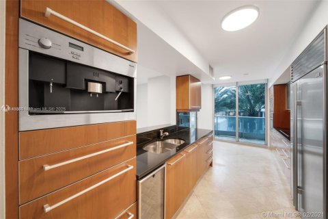 Condo in Miami, Florida, 2 bedrooms  № 1979945 - photo 5