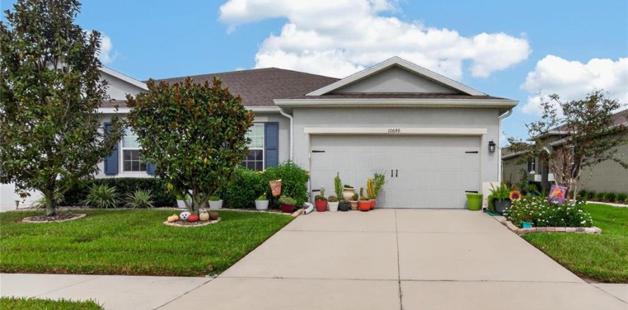 Villa ou maison à Land O' Lakes, Floride 3 chambres, 142.33 m2 № 2403107