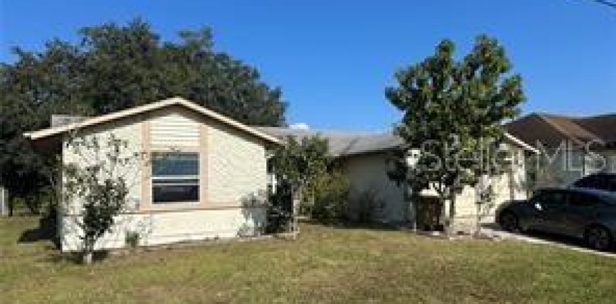 Villa ou maison à Kissimmee, Floride 4 chambres, 159.7 m2 № 2099290
