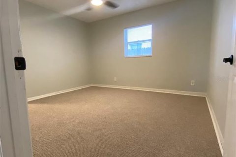 Commercial property in Saint Petersburg, Florida 3 bedrooms, 141.68 sq.m. № 1829295 - photo 19