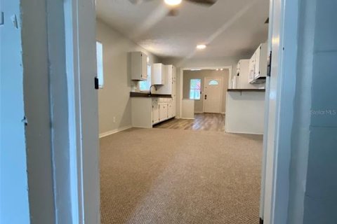 Commercial property in Saint Petersburg, Florida 3 bedrooms, 141.68 sq.m. № 1829295 - photo 17