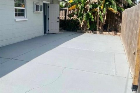 Commercial property in Saint Petersburg, Florida 3 bedrooms, 141.68 sq.m. № 1829295 - photo 28