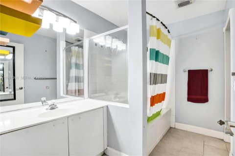 Townhouse in Miramar, Florida 2 bedrooms, 95.69 sq.m. № 1998543 - photo 16