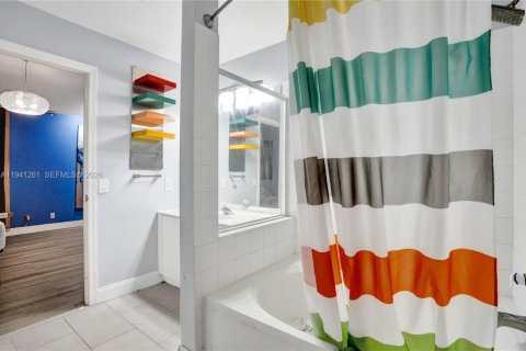 Townhouse in Miramar, Florida 2 bedrooms, 95.69 sq.m. № 1998543 - photo 18