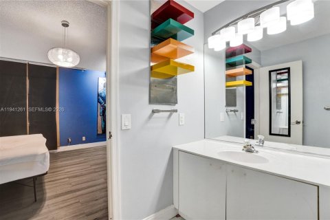 Townhouse in Miramar, Florida 2 bedrooms, 95.69 sq.m. № 1998543 - photo 19