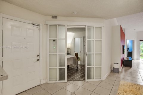 Townhouse in Miramar, Florida 2 bedrooms, 95.69 sq.m. № 1998543 - photo 8