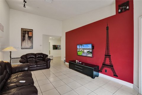 Townhouse in Miramar, Florida 2 bedrooms, 95.69 sq.m. № 1998543 - photo 12