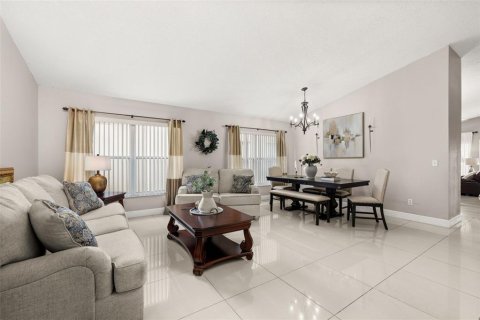 House in Davenport, Florida 4 bedrooms, 177.26 sq.m. № 1914318 - photo 5