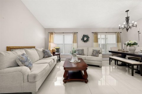 House in Davenport, Florida 4 bedrooms, 177.26 sq.m. № 1914318 - photo 7