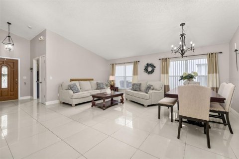 House in Davenport, Florida 4 bedrooms, 177.26 sq.m. № 1914318 - photo 10