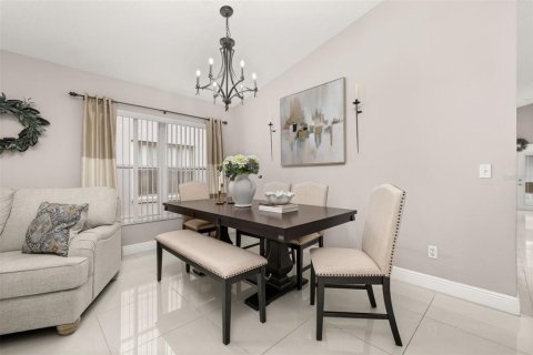 House in Davenport, Florida 4 bedrooms, 177.26 sq.m. № 1914318 - photo 8