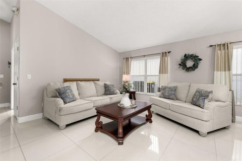 House in Davenport, Florida 4 bedrooms, 177.26 sq.m. № 1914318 - photo 6