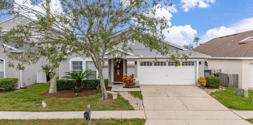 House in Davenport, Florida 4 bedrooms, 177.26 sq.m. № 1914318