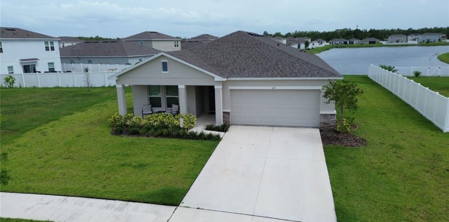 Casa en Kissimmee, Florida 4 dormitorios, 194.26 m2 № 1827803