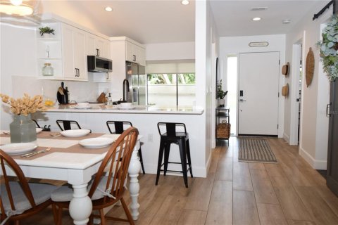 Casa en alquiler en Sarasota, Florida, 2 dormitorios, 98.85 m2 № 1895129 - foto 4