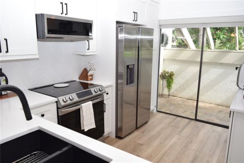 Casa en alquiler en Sarasota, Florida, 2 dormitorios, 98.85 m2 № 1895129 - foto 6