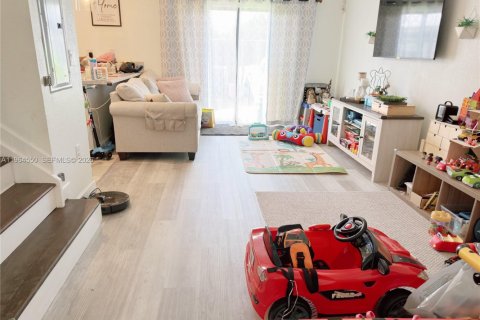 Townhouse in Homestead, Florida 3 bedrooms, 138.24 sq.m. № 2026177 - photo 5