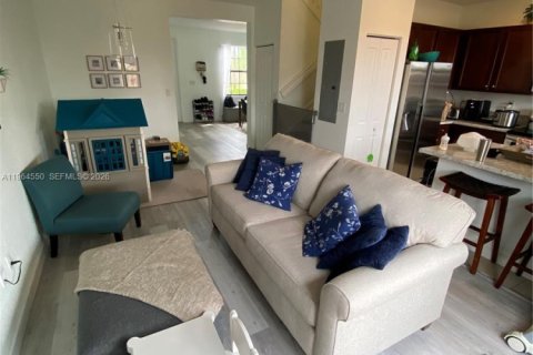 Townhouse in Homestead, Florida 3 bedrooms, 138.24 sq.m. № 2026177 - photo 6