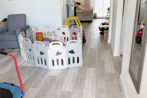 Townhouse in Homestead, Florida 3 bedrooms, 138.24 sq.m. № 2026177 - photo 4