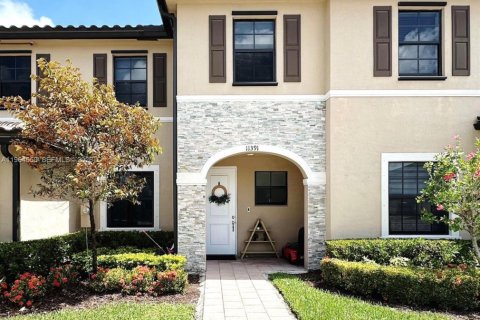 Townhouse in Homestead, Florida 3 bedrooms, 138.24 sq.m. № 2026177