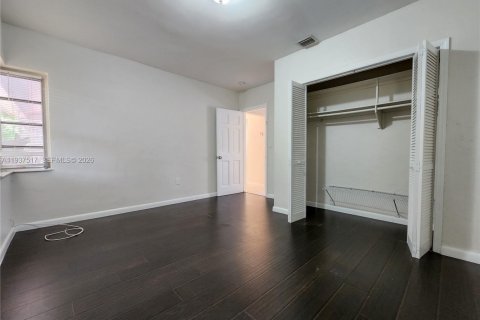 Casa en alquiler en Miami, Florida, 2 dormitorios, 102.19 m2 № 1995353 - foto 9