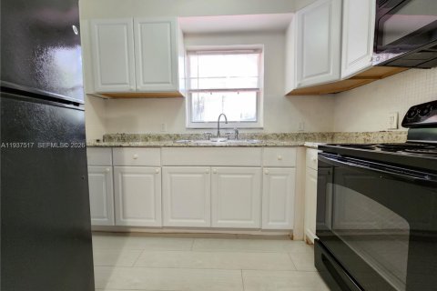 Casa en alquiler en Miami, Florida, 2 dormitorios, 102.19 m2 № 1995353 - foto 7