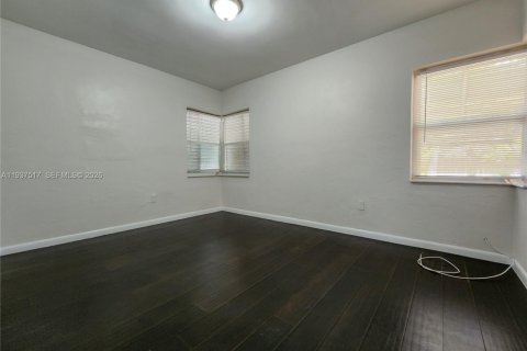 Casa en alquiler en Miami, Florida, 2 dormitorios, 102.19 m2 № 1995353 - foto 8