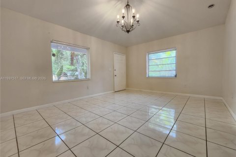 Casa en alquiler en Miami, Florida, 2 dormitorios, 102.19 m2 № 1995353 - foto 4