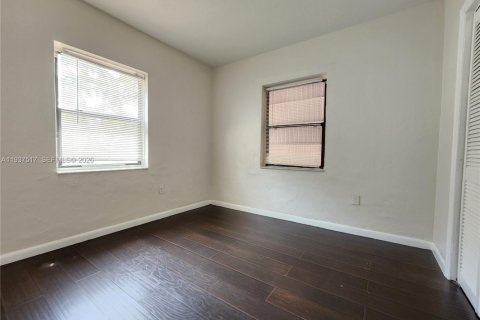 Casa en alquiler en Miami, Florida, 2 dormitorios, 102.19 m2 № 1995353 - foto 11