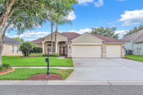 Casa en Dover, Florida 4 dormitorios, 238.2 m2 № 2097089
