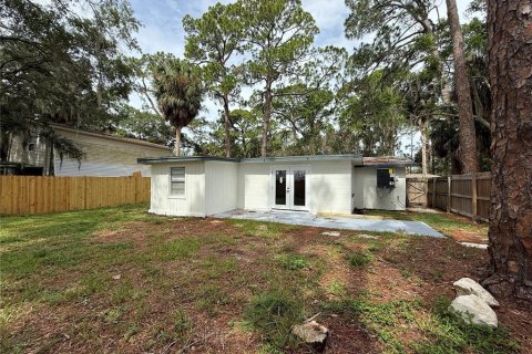 House in New Port Richey, Florida 3 bedrooms, 107.02 sq.m. № 2157436 - photo 21