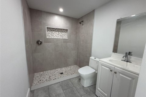 House in New Port Richey, Florida 3 bedrooms, 107.02 sq.m. № 2157436 - photo 17