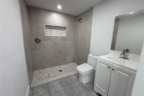 House in New Port Richey, Florida 3 bedrooms, 107.02 sq.m. № 2157436 - photo 12