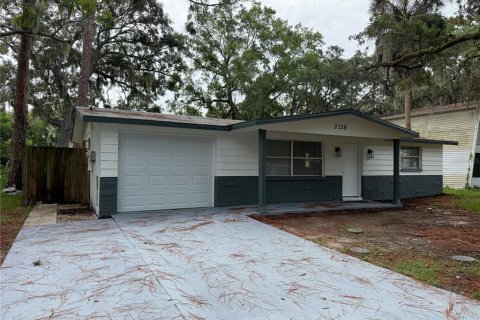 House in New Port Richey, Florida 3 bedrooms, 107.02 sq.m. № 2157436 - photo 2