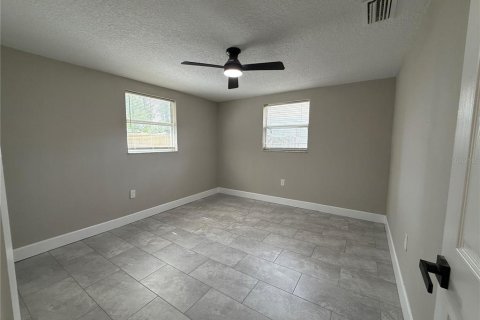 House in New Port Richey, Florida 3 bedrooms, 107.02 sq.m. № 2157436 - photo 16