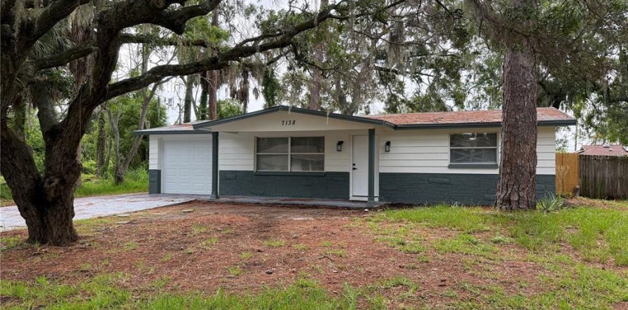 House in New Port Richey, Florida 3 bedrooms, 107.02 sq.m. № 2157436