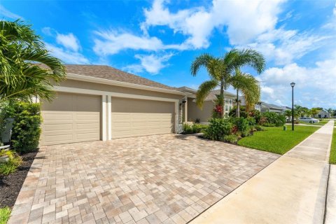 House in Melbourne, Florida 4 bedrooms, 244.7 sq.m. № 1885441 - photo 2