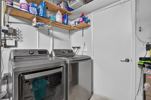 House in Pompano Beach, Florida 2 bedrooms, 112.13 sq.m. № 2248684 - photo 26