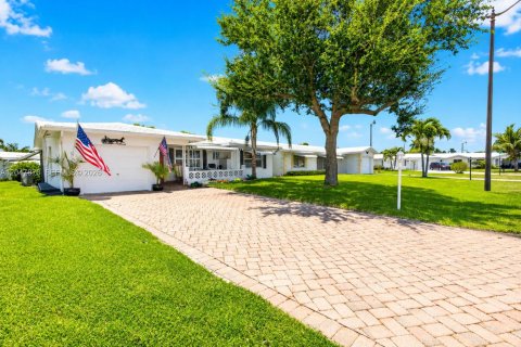 House in Pompano Beach, Florida 2 bedrooms, 112.13 sq.m. № 2248684 - photo 2