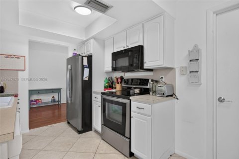 House in Pompano Beach, Florida 2 bedrooms, 112.13 sq.m. № 2248684 - photo 12